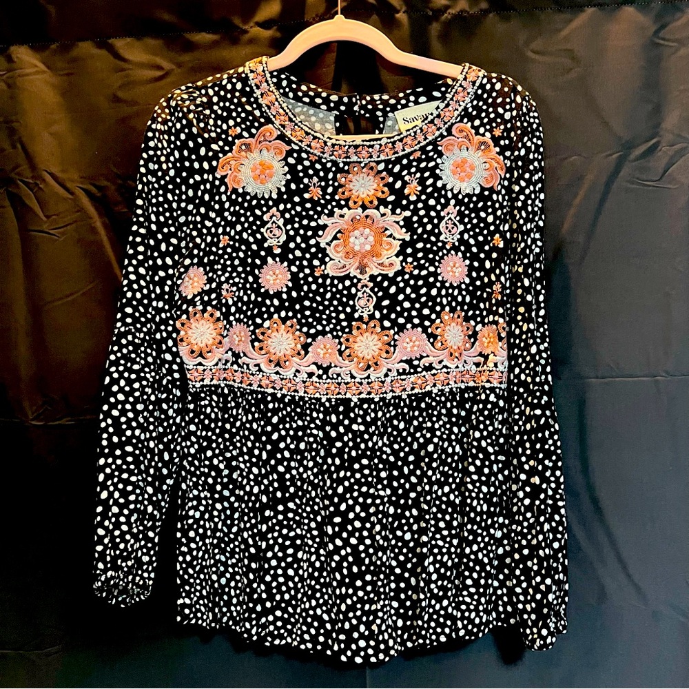 Beautiful Savannah Jane size small long sleeve to with embroidery for the win!